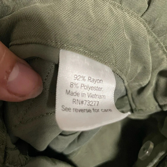 Nine West green paperback shorts size XS - Picture 6 of 7